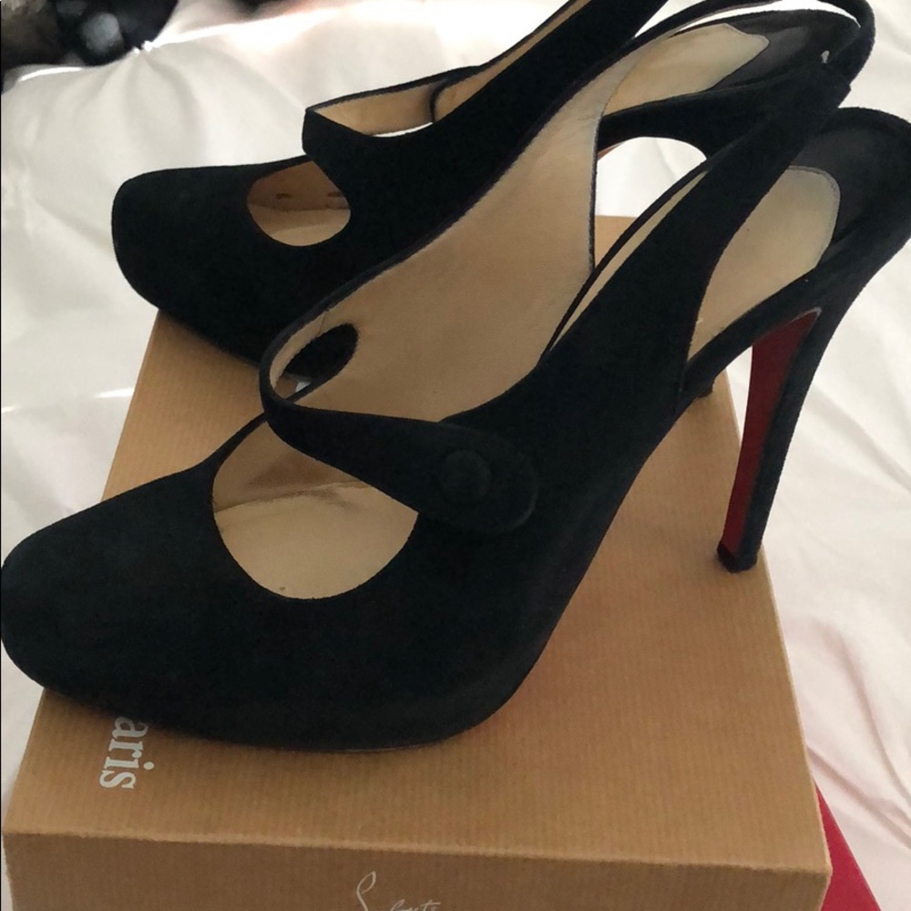 100% Authentic Christian Louboutin Rolando Pump